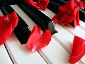фортепианоно-клавиатура-листья-розы